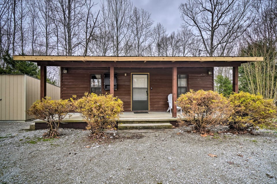 Cozy Tennessee Cabin Rental - 1 Mi to Lake Apartment in Tennessee