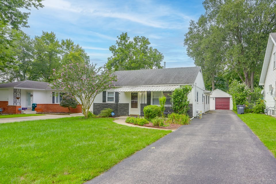 8 Mi to Lake Eerie & Dtwn Toledo! Peaceful Cottage Cottage in Toledo