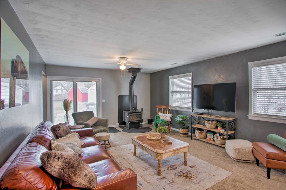 Peaceful Cottage ~ 8 Mi to Downtown Toledo! Cottage in Toledo