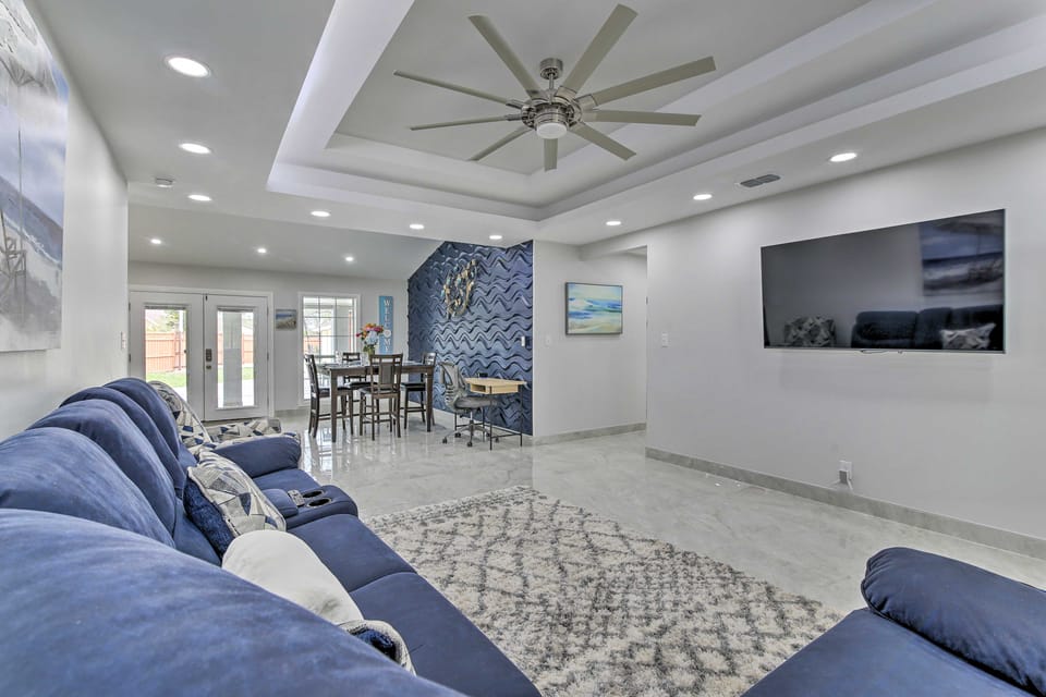 Patio & Grill: Spacious Gem Near Gulf Coast! House in Brownsville