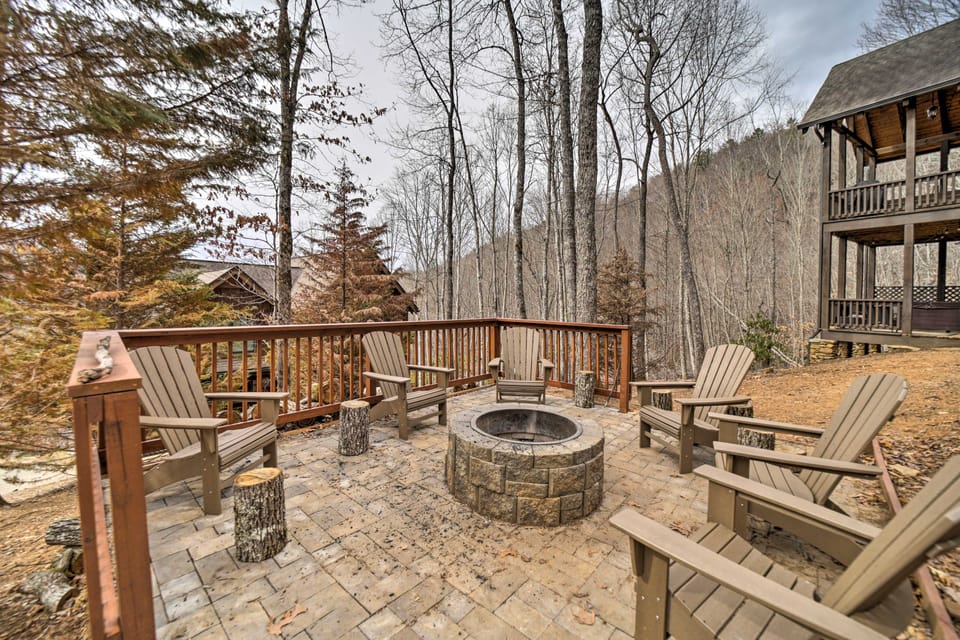 Hot Tub + Mtn Views! All-Season Escape in Franklin House in Tennessee