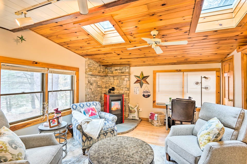 Berkshires Getaway < 1 Mi Skiing & Hiking! Apartment in Charlemont