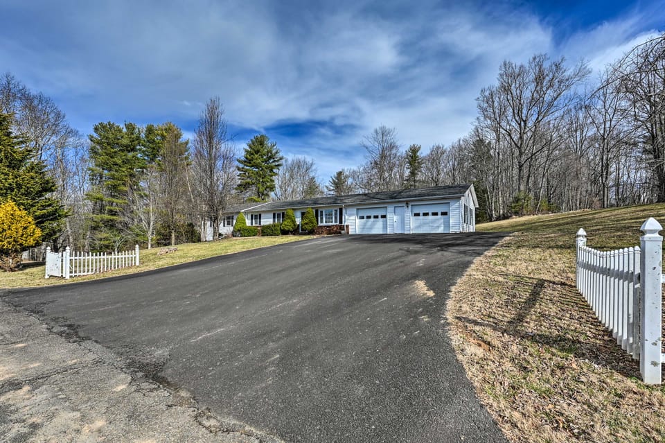 Serene Blue Ridge Getaway in Galax w/ Yard! House in Virginia