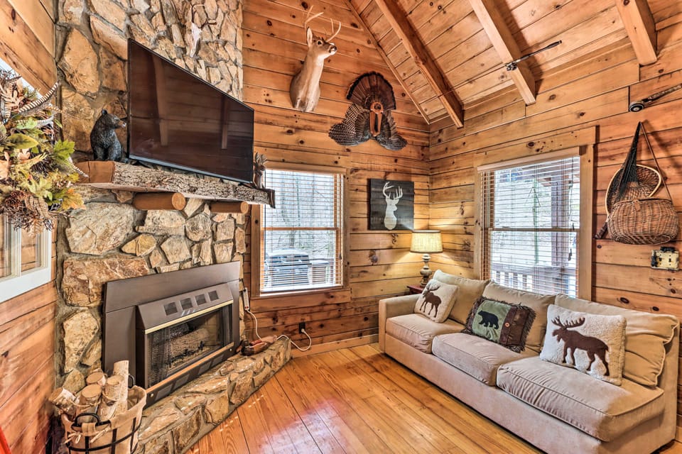 Stunning Ellijay Cabin w/ Community Amenities House in Georgia