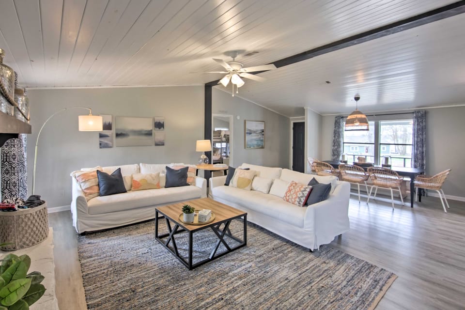 Lake View & Decks: Pet-Friendly Mabank Home House in Cedar Creek Reservoir