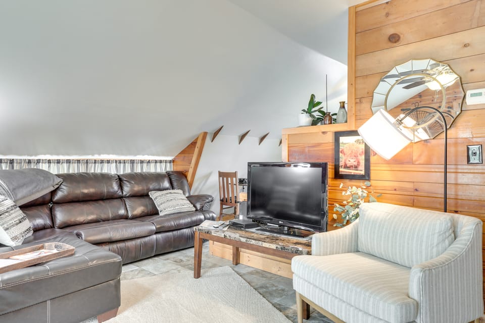 Beatrice Studio w/ Fire Pit: Near Golf! Apartment in Nebraska