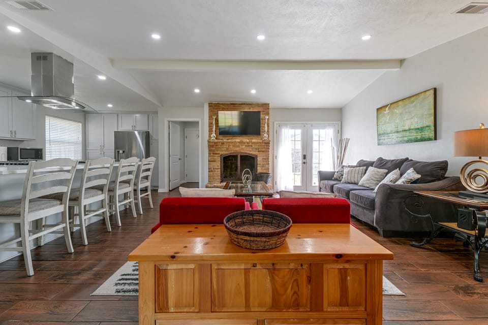 Stay Near All Family Entertainment in Dallas House in Richardson