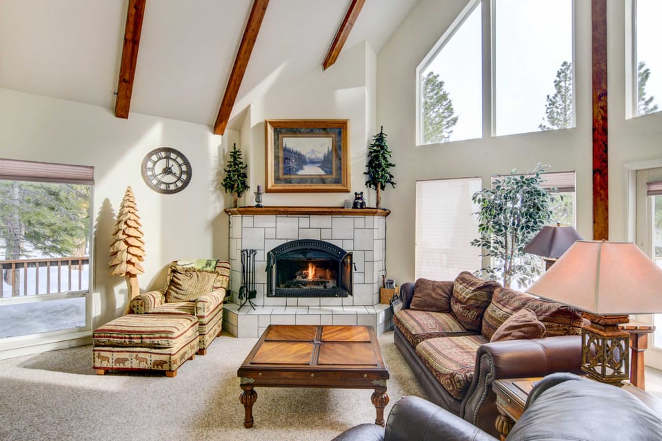 Pet-Friendly California Cabin w/ Beach Access House in Lake Almanor West