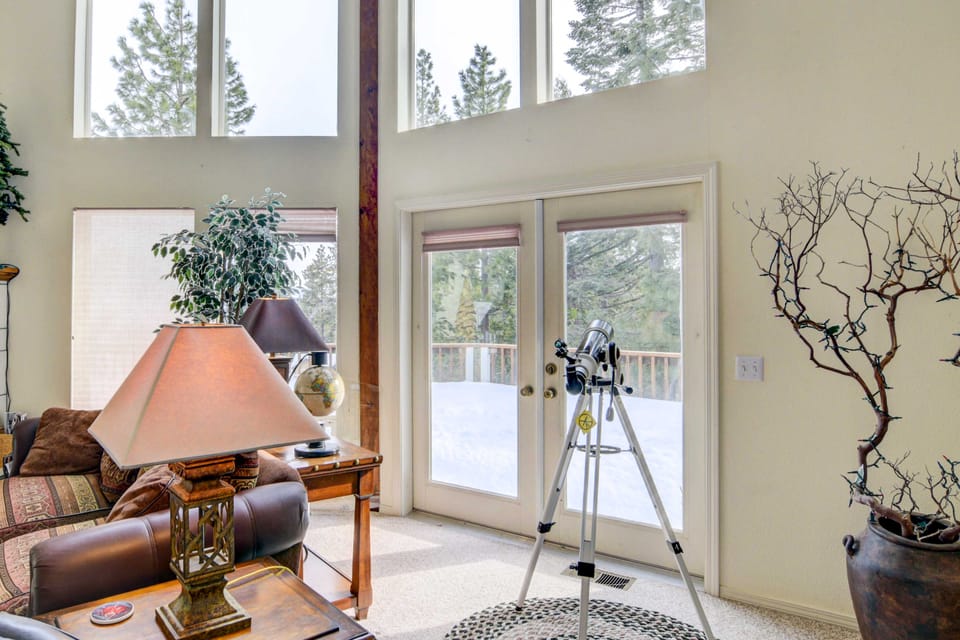 Pet-Friendly California Cabin w/ Beach Access House in Lake Almanor West