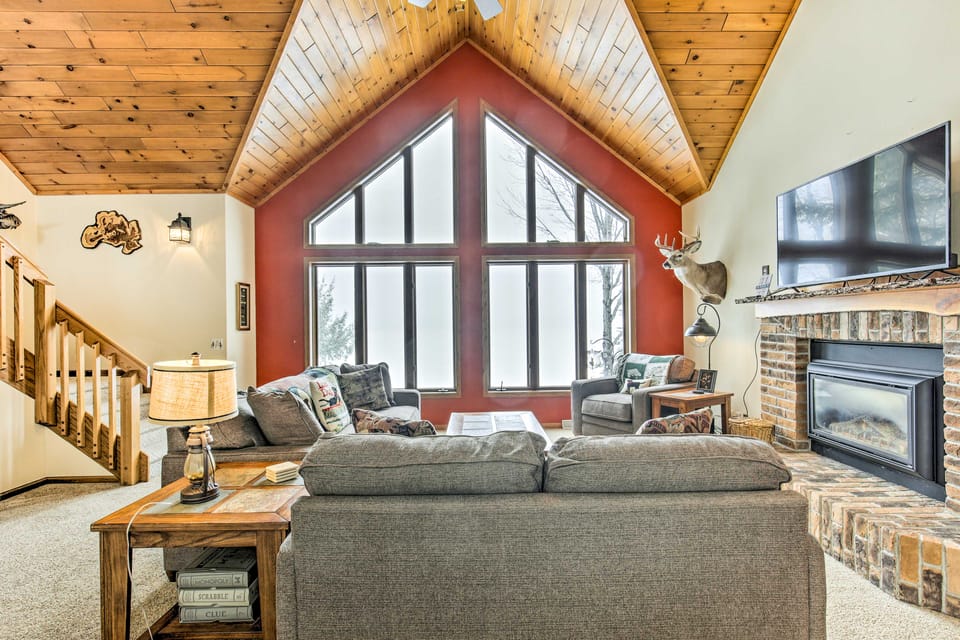 Fishing Haven: Family Home on Indian Lake House in Wisconsin