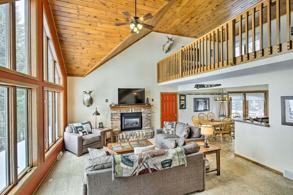 Fishing Haven: Family Home on Indian Lake House in Wisconsin