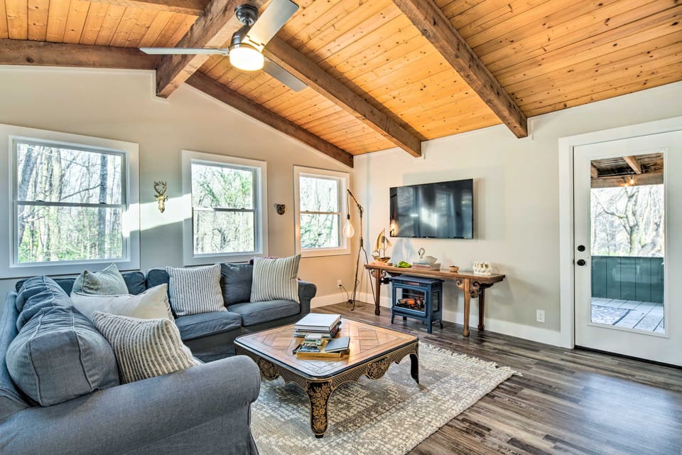 Peaceful Brevard Mountain Cabin: Hike, Golf & Swim House in Tennessee
