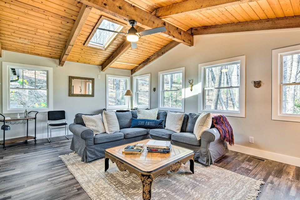 Peaceful Brevard Mountain Cabin: Hike, Golf & Swim House in Tennessee
