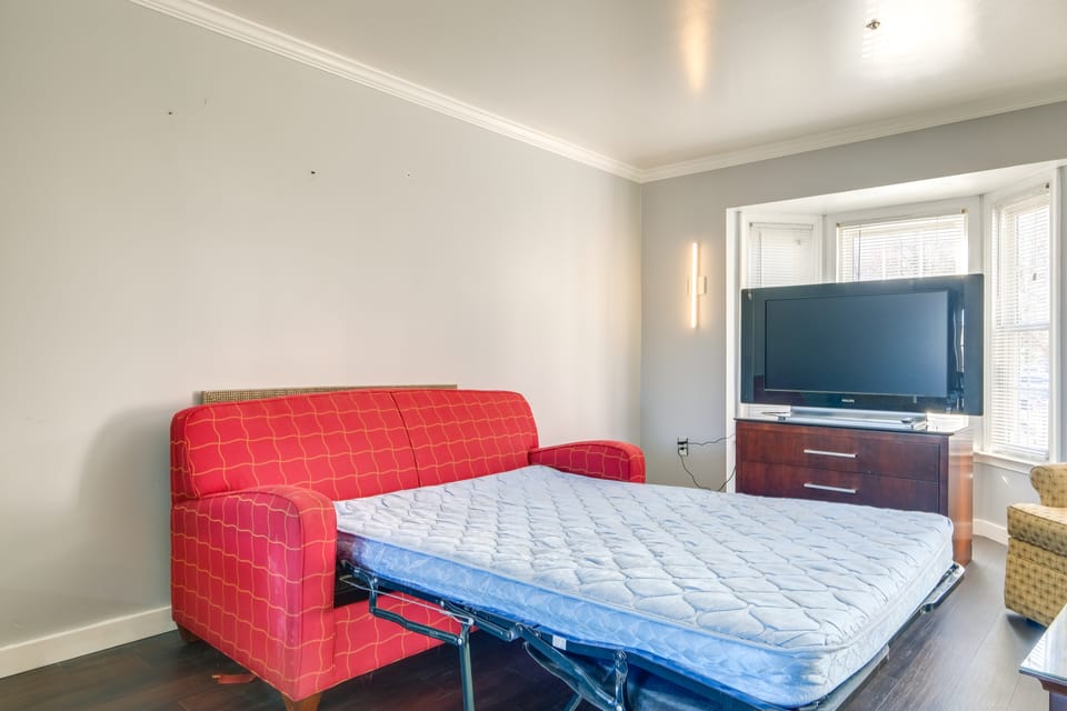 Walk to Red Jade Park: Upper Marlboro Townhome Apartment in Largo