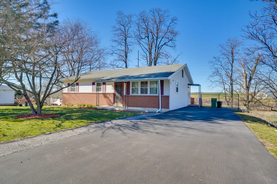 Deck & Grill: Convenient Home in Hummelstown House in Hershey
