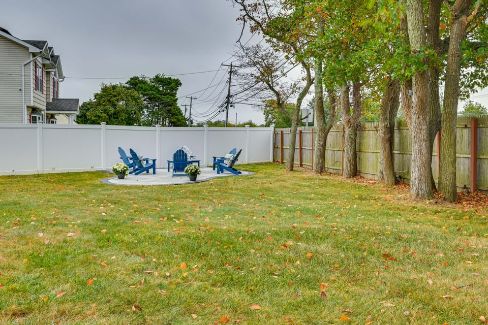 Bay Shore Vacation Rental ~ 7 Mi to the Beach House in Fire Island