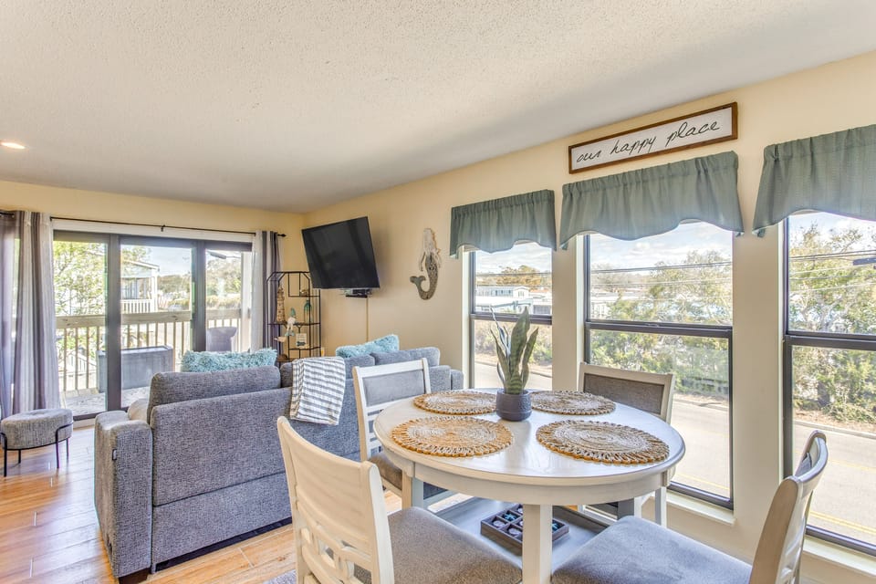 Walk to Beach + Pier: Quiet Condo in Myrtle Beach Apartment in South Carolina