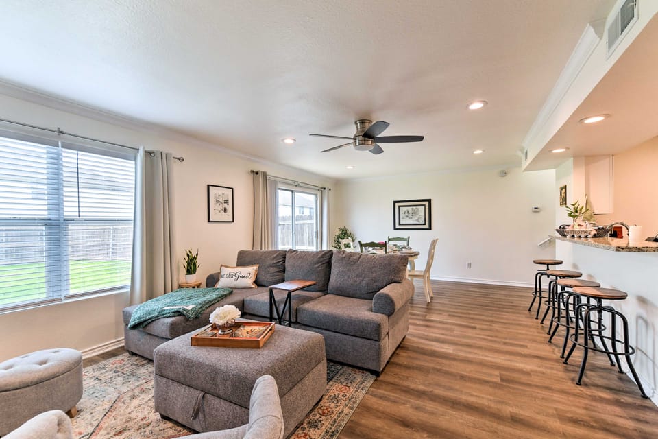 Walk to Baylor University: Waco Townhome Apartment in Waco