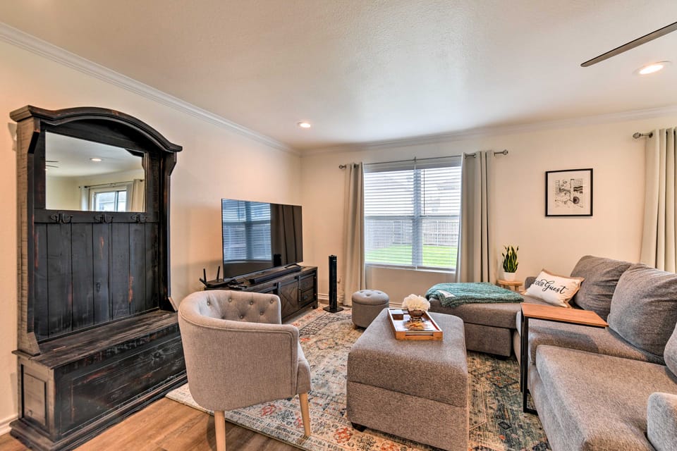 Walk to Baylor University: Waco Townhome Apartment in Waco