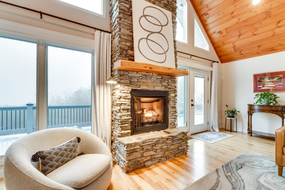 Nebo Home w/ Hot Tub: Wheelchair Accessible House in Tennessee