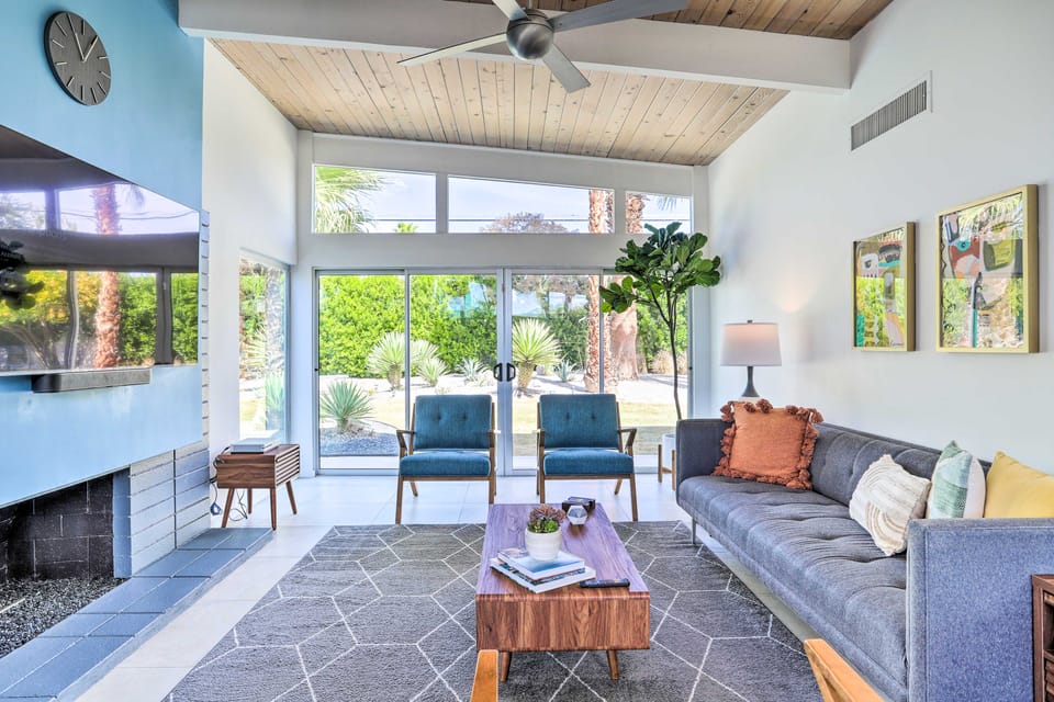 Pool & Mountain Views: Palm Springs Home! House in Palm Springs