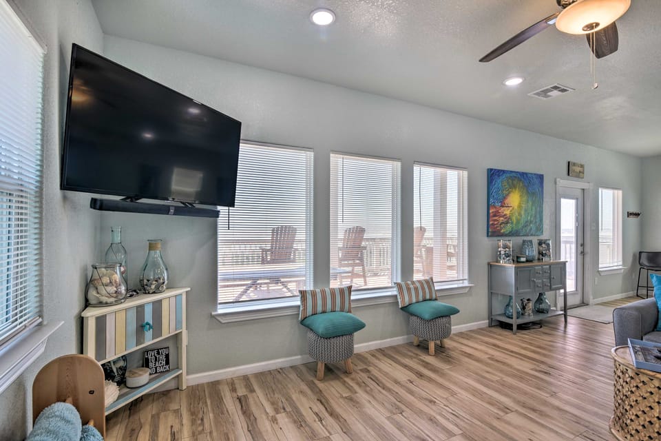 Gulf-View Home w/ Dog Run in Surfside Beach! House in Surfside Beach