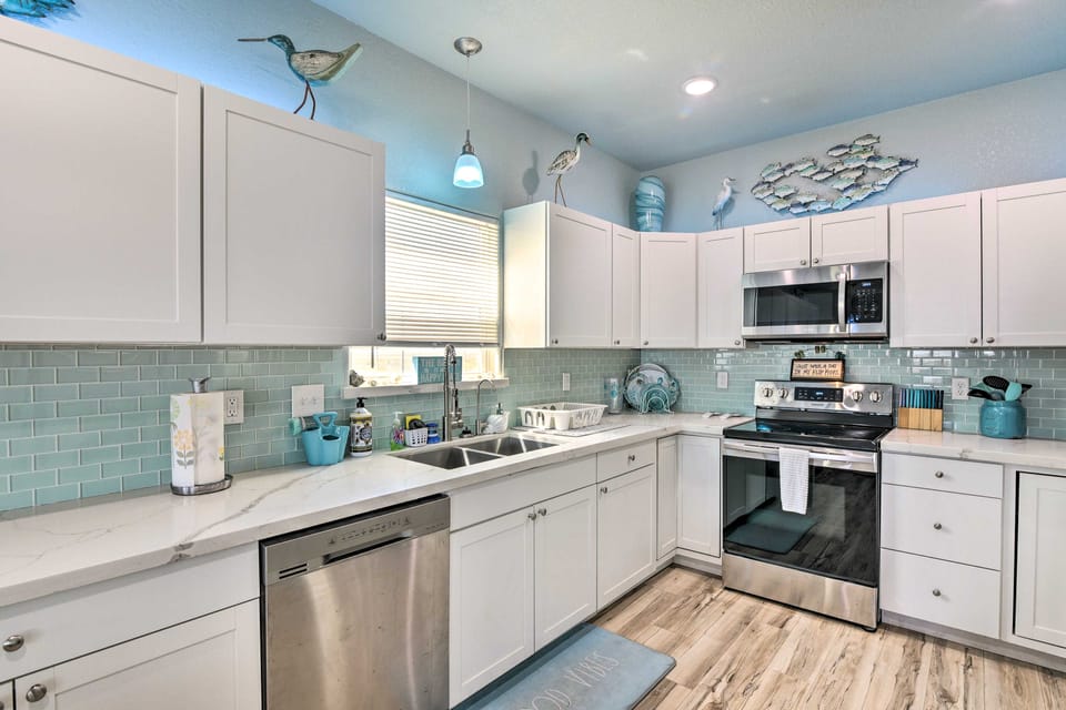 Gulf-View Home w/ Dog Run in Surfside Beach! House in Surfside Beach