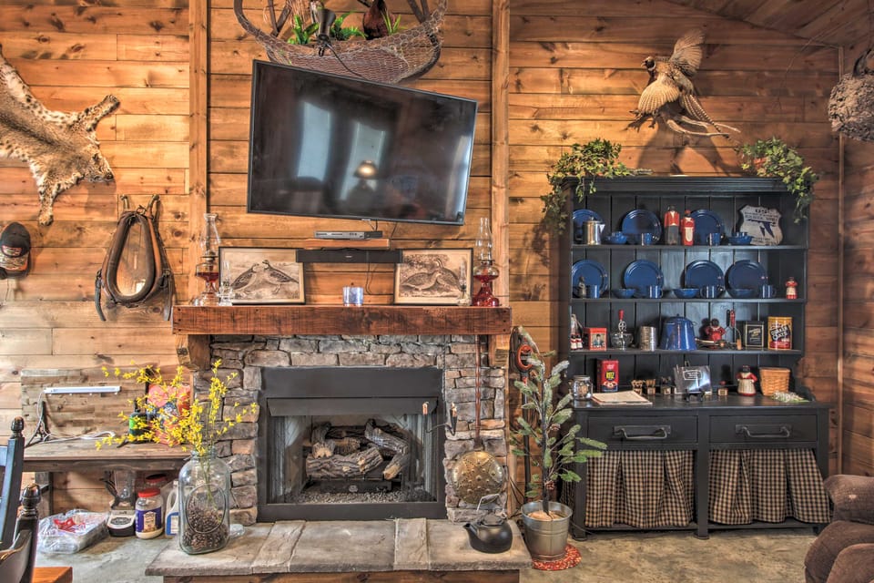 Missouri Vacation Rental with Fire Pit Access House in Missouri