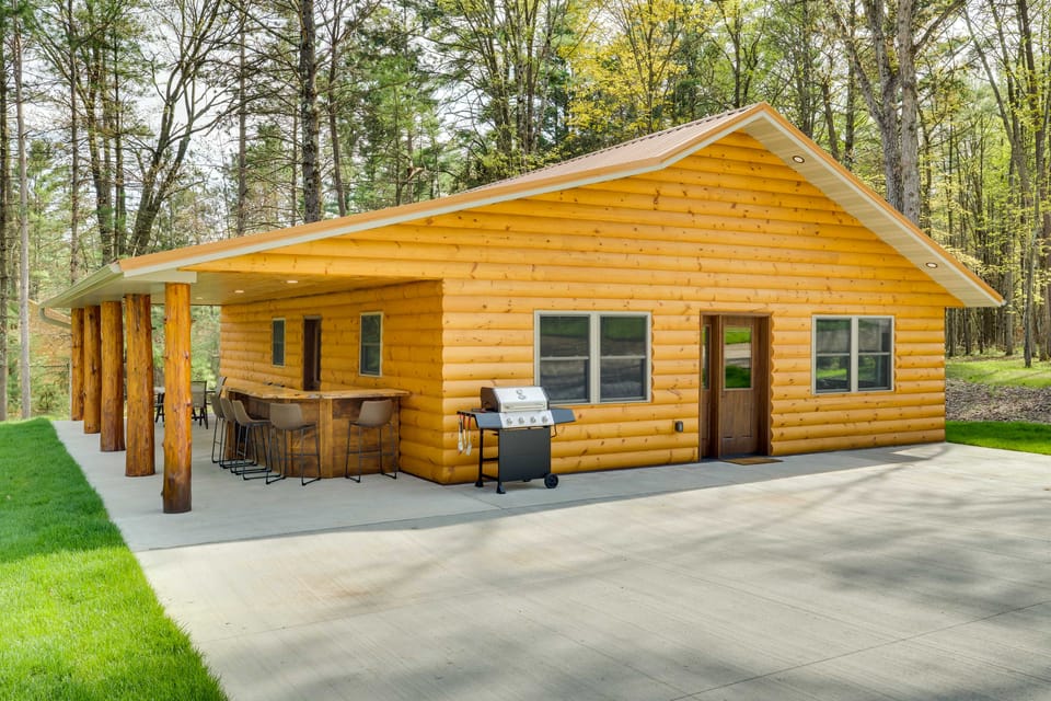 Near Memorial Park: Lake Arbutus Vacation Rental House in Wisconsin