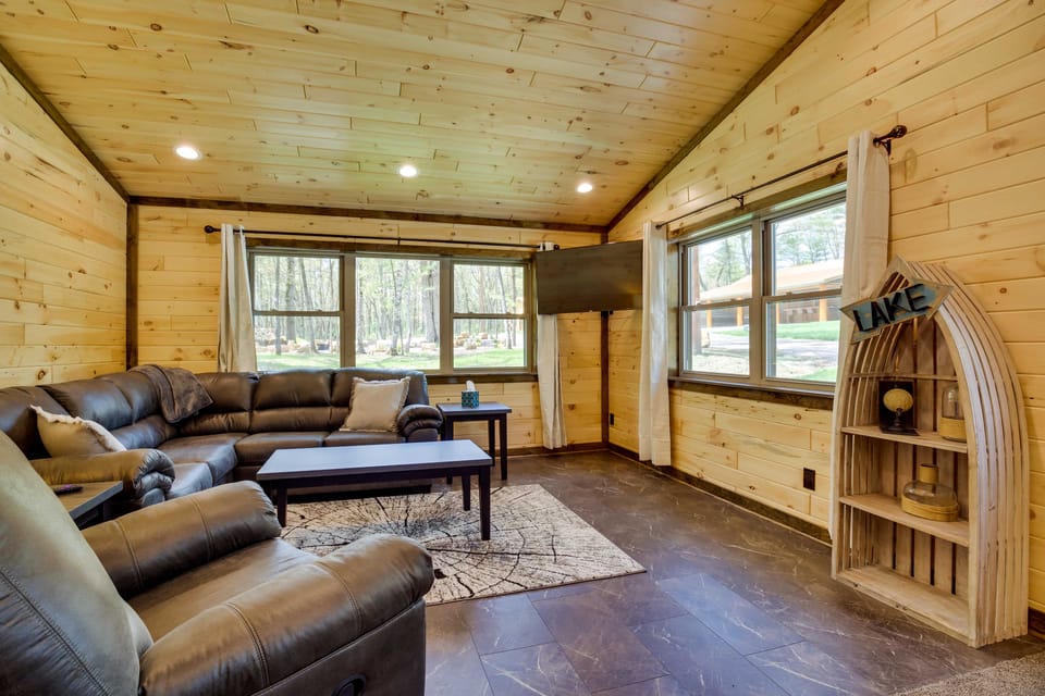 Near Memorial Park: Lake Arbutus Vacation Rental House in Wisconsin