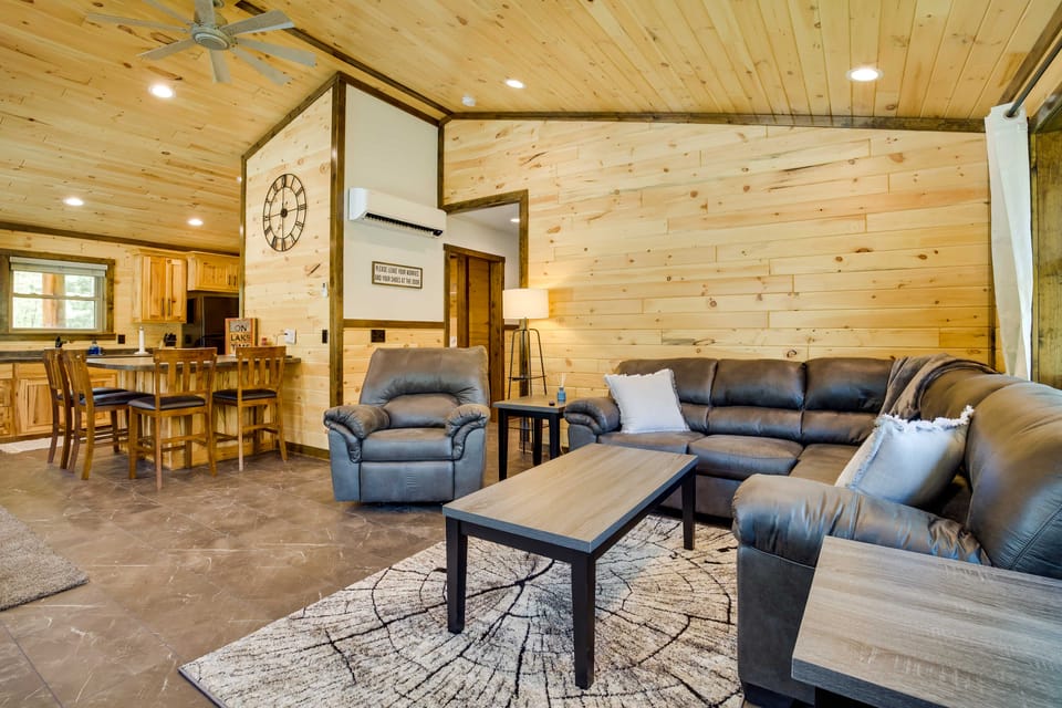 Near Memorial Park: Lake Arbutus Vacation Rental House in Wisconsin