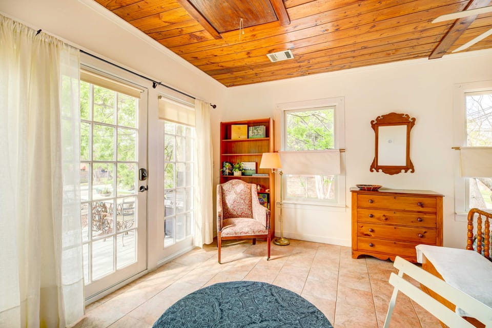 Pet-Friendly Garden Studio in Woodland Heights! Apartment in Houston