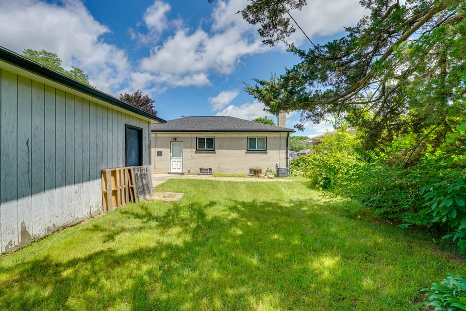 Westland Home w/ Yard ~ 20 Mi to Downtown Detroit! House in Westland