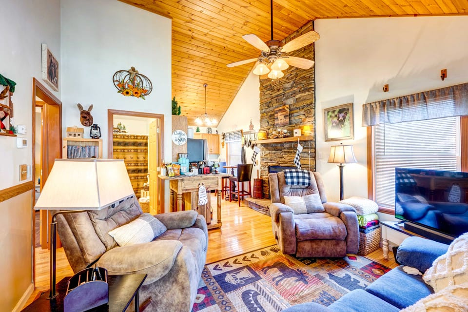 Scenic Marble Cabin w/ Fire Pit! House in Tennessee