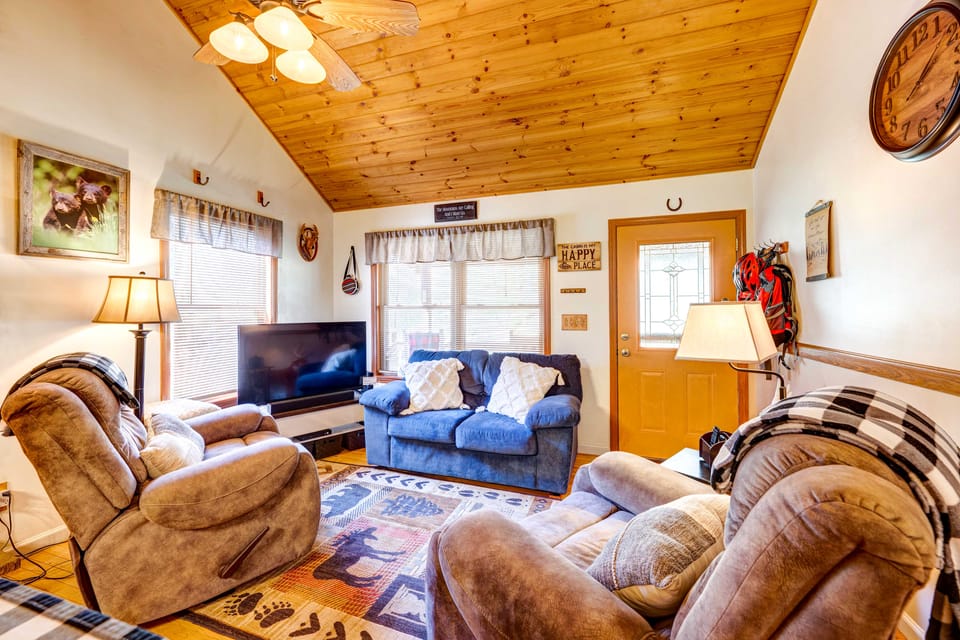 Scenic Marble Cabin w/ Fire Pit! House in Tennessee