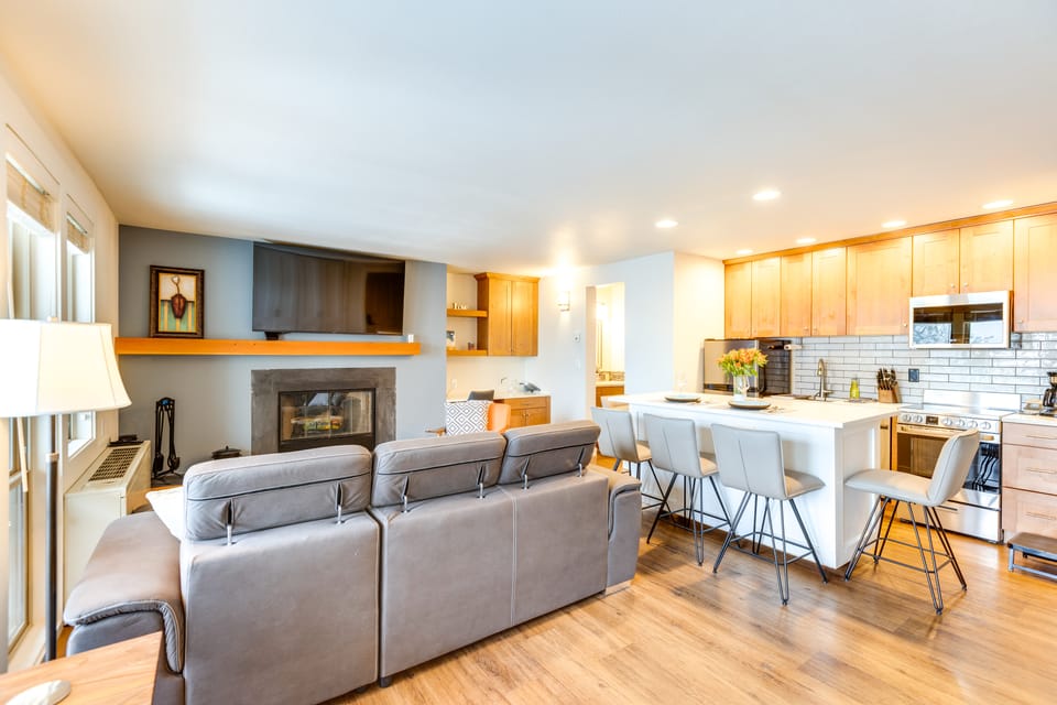 Walkable Luxury Condo at Bend’s 7th Mtn Resort Apartment in Oregon