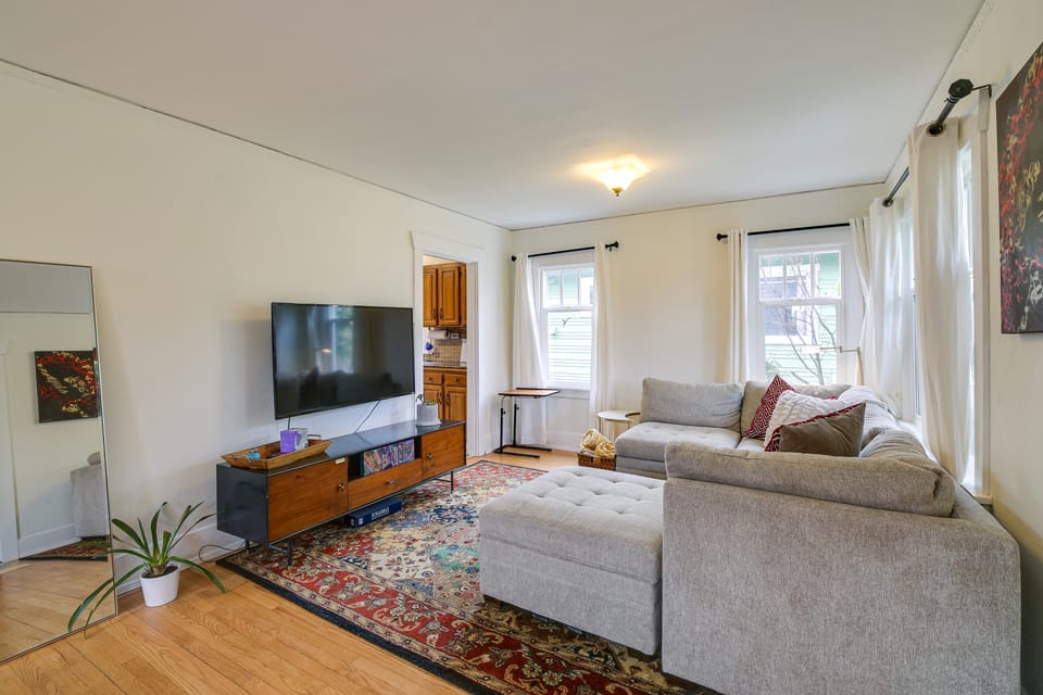 Charming Tacoma Vacation Home w/ Fenced Yard House in Tacoma
