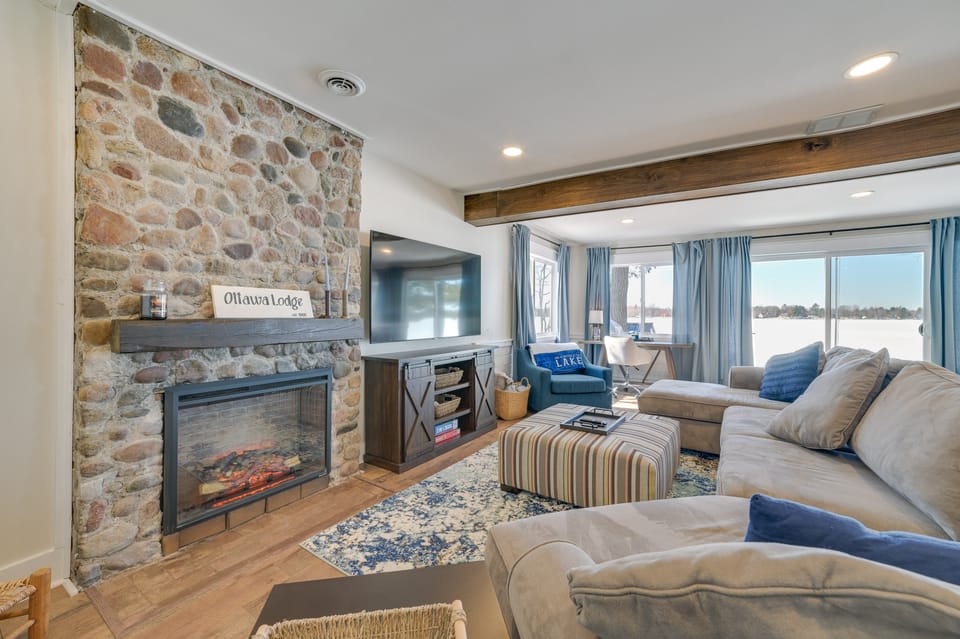 Cozy Waterfront Hale Cottage on Long Lake! Cottage in Michigan