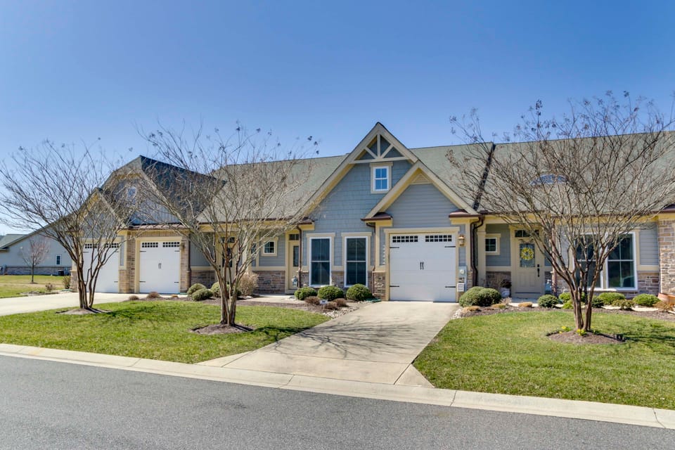 Shuttle to Beach: Ocean View Home w/ Patio House in Sussex County