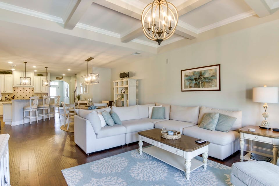 Shuttle to Beach: Ocean View Home w/ Patio House in Sussex County