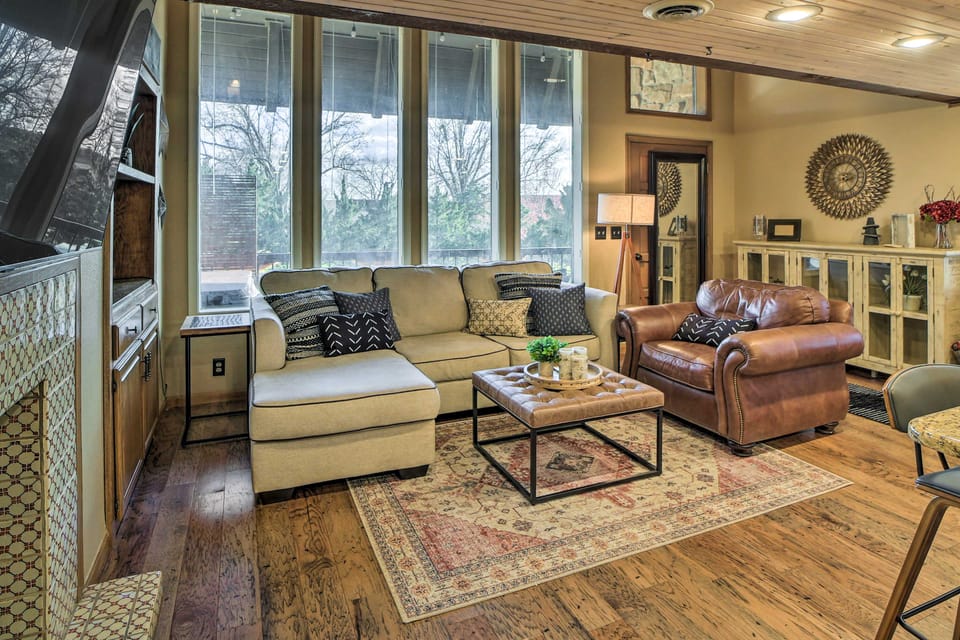 Balcony w/ Hot Tub: Monkey Island Vacation Rental! Apartment in Ozark Mountains