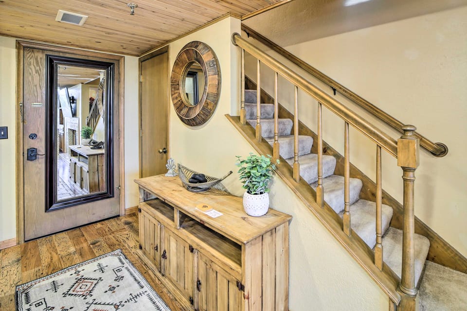 Balcony w/ Hot Tub: Monkey Island Vacation Rental! Apartment in Ozark Mountains