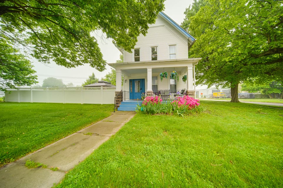 1 Block to Bridge Street: Lake Erie Vacation Home! House in Lake Erie
