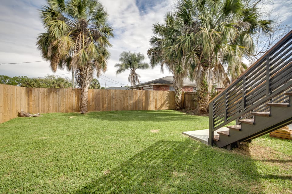 4 Mi to French Quarter: Walkable Apt w/ Yard Apartment in New Orleans