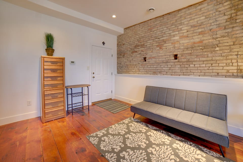 Cozy Lowell Studio ~ 19 Mi to Grand Rapids! Apartment in Michigan