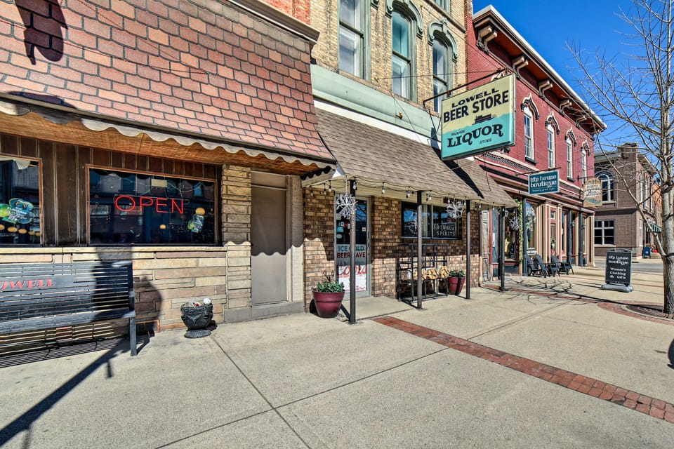 Cozy Lowell Studio ~ 19 Mi to Grand Rapids! Apartment in Michigan
