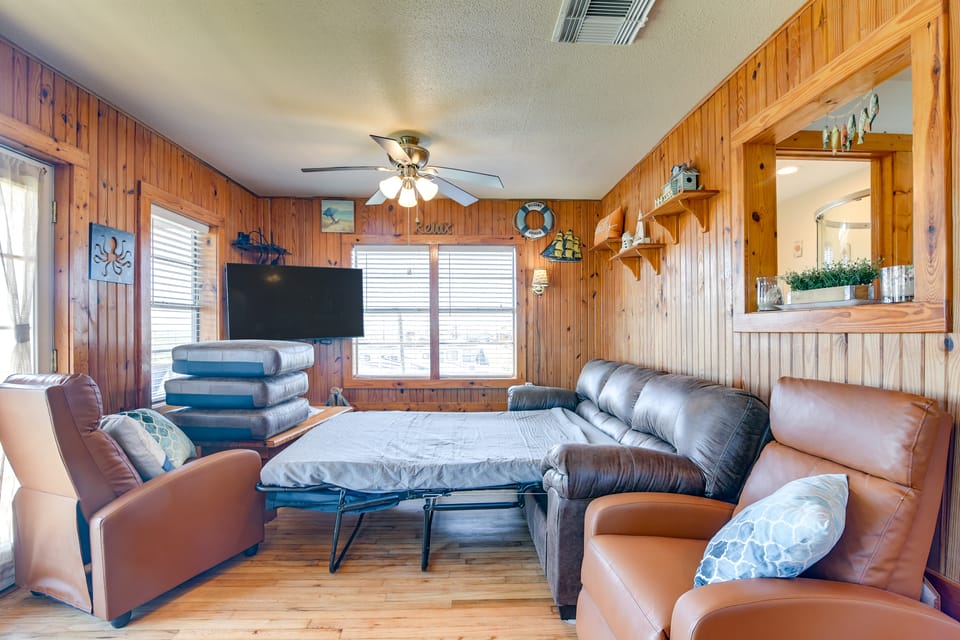 Waterfront Texas Abode w/ Boat Ramp, Pets Welcome House in Texas