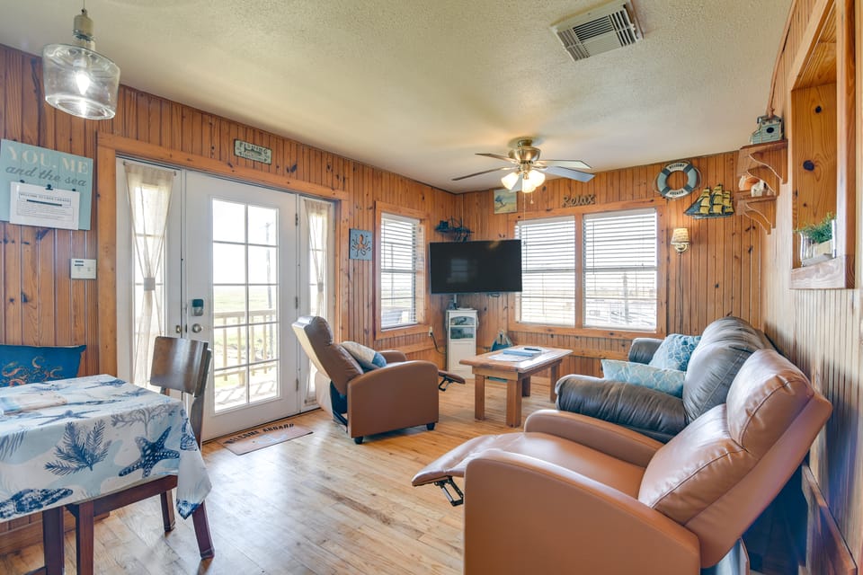 Waterfront Texas Abode w/ Boat Ramp, Pets Welcome House in Texas