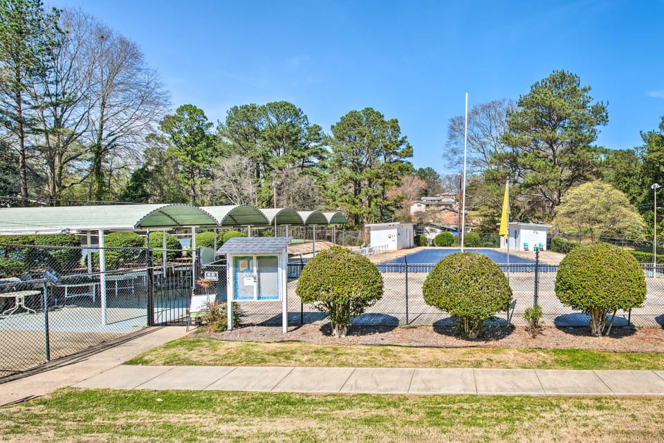 Decatur Eco-Farm Apt: 12 Mi to ATL Sights & Arenas Apartment in Candler-McAfee