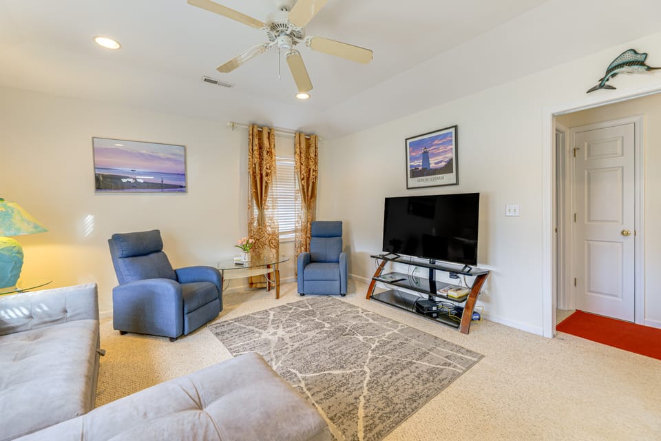Beach, Pier Access! Pet-Friendly Crystal Coast Gem House in Morehead City